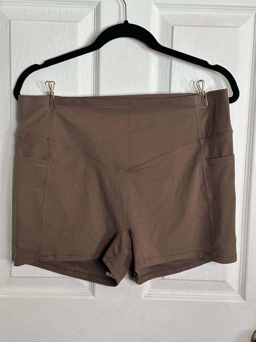 Halara UltraSculpt High Waisted Ruched Pocket Yoga Shorts 1X Brown